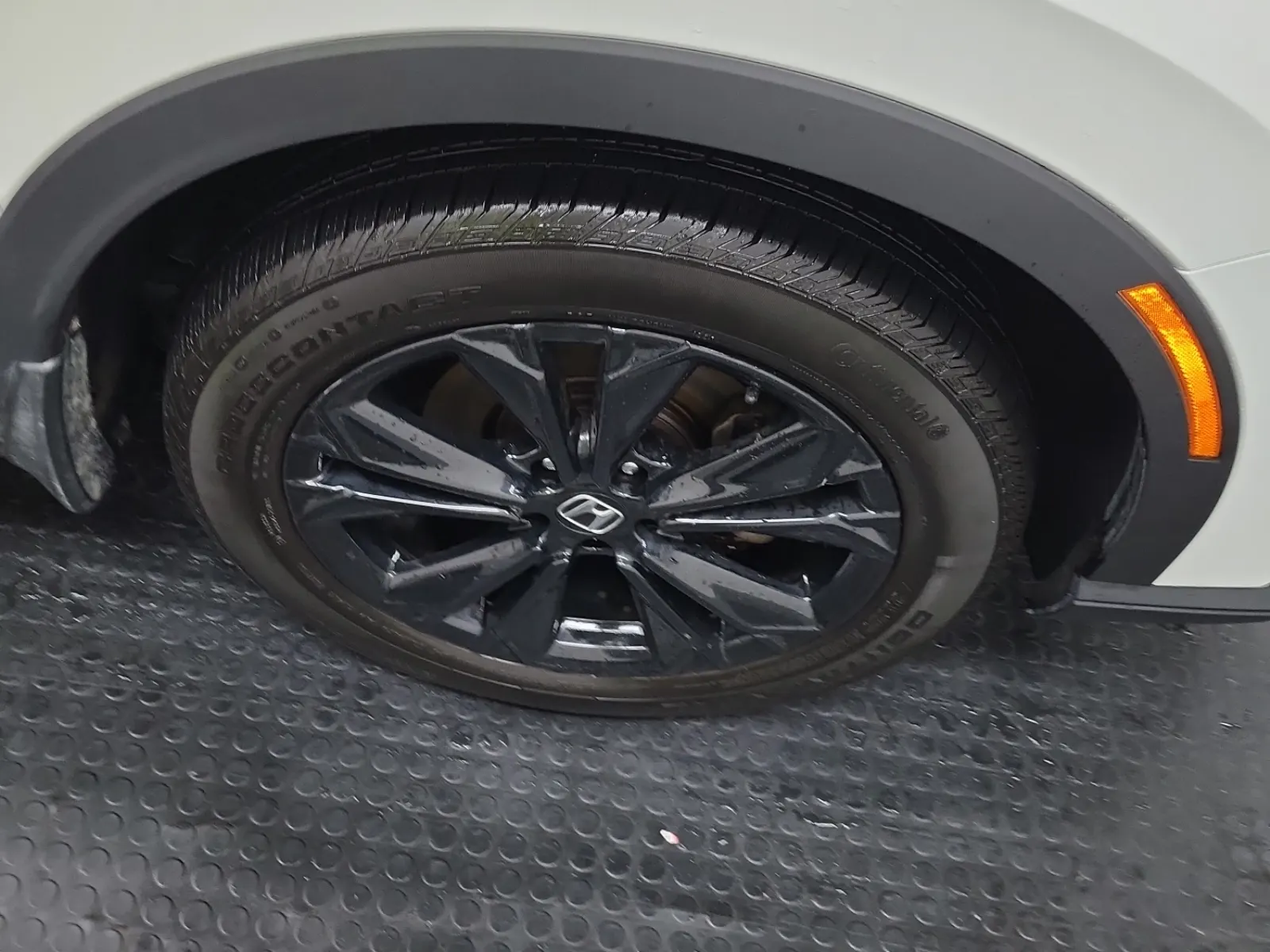 Right Front Wheel/Tire Photo