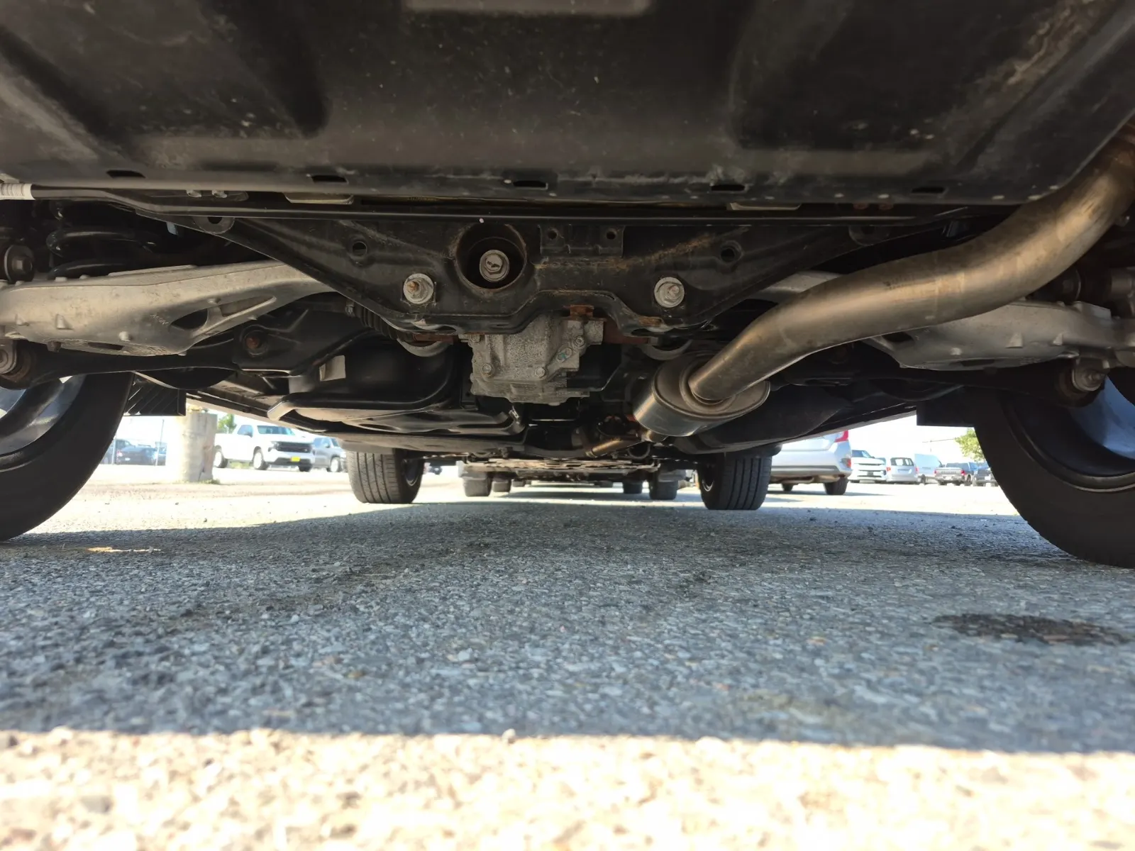 Undercarriage - Rear Photo