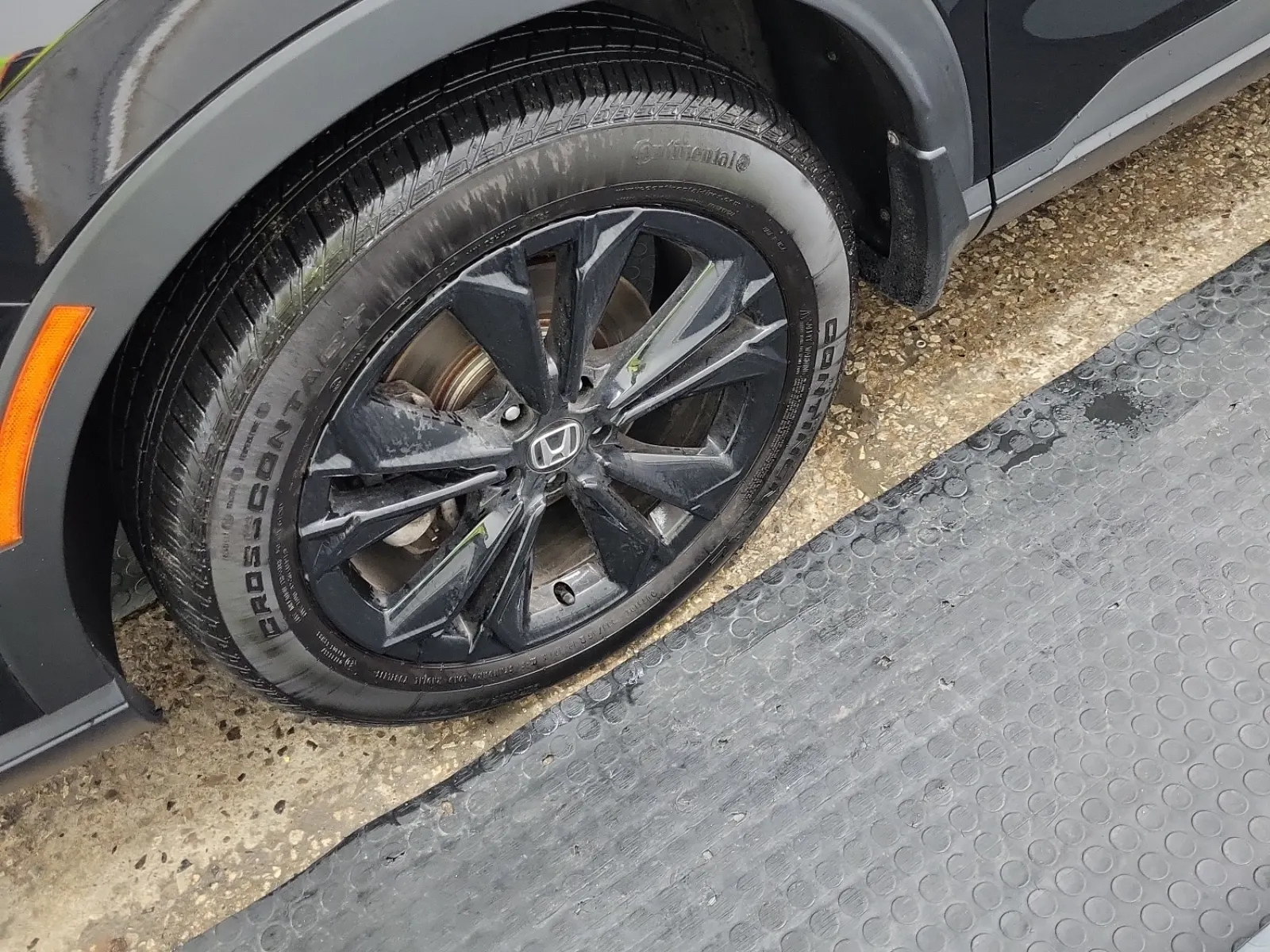 Front driver wheel/tire photo