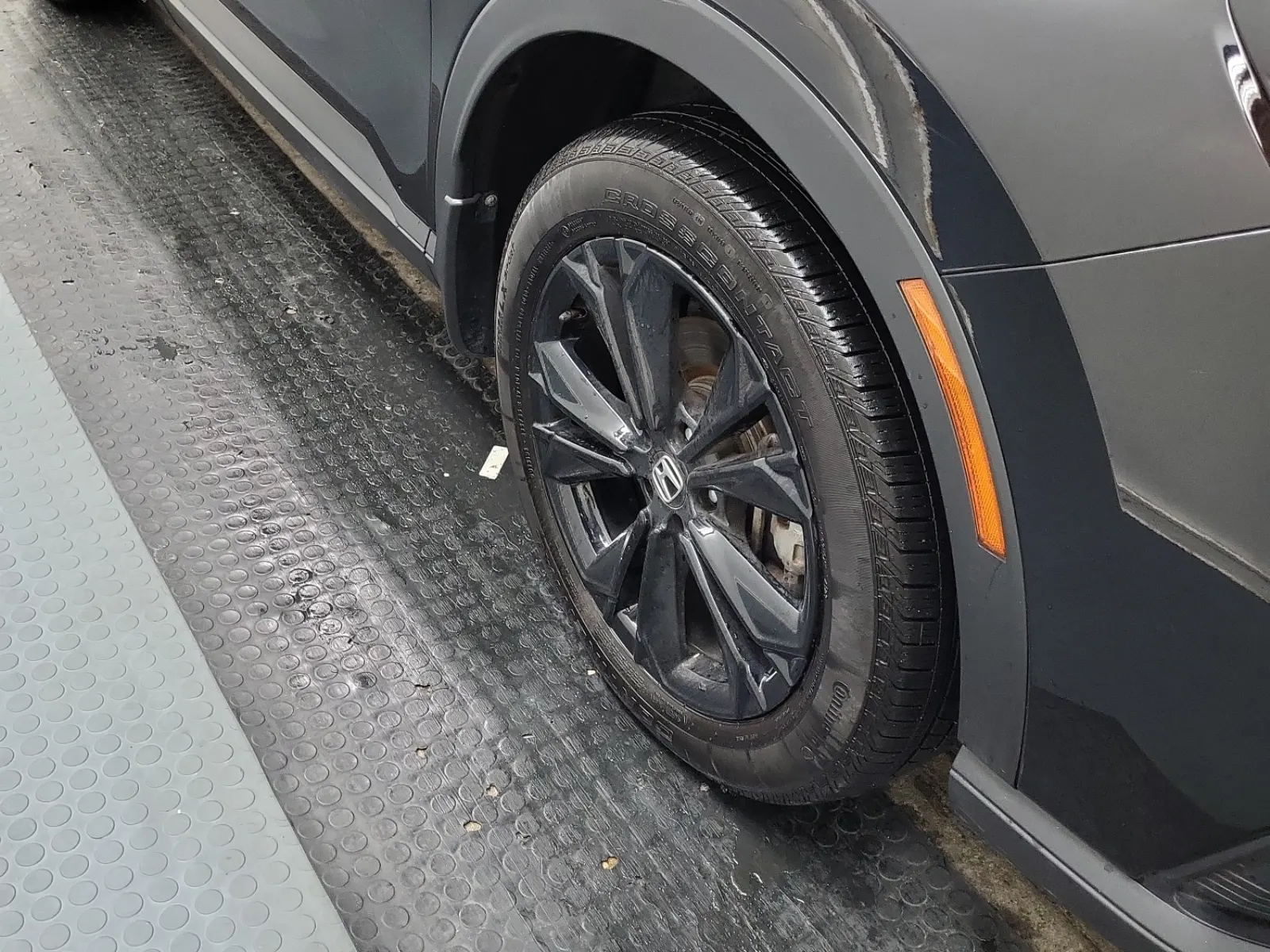 Right Front Wheel/Tire Photo