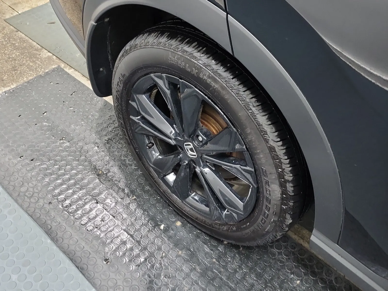 Right Rear Wheel/Tire Photo