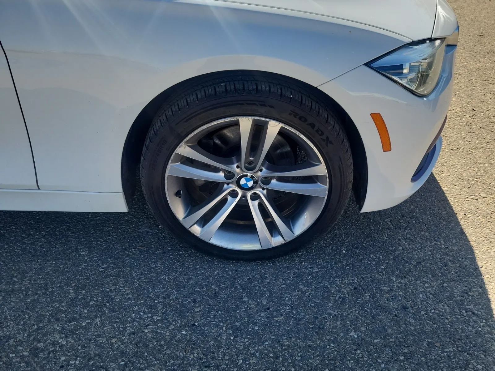 Right Front Wheel/Tire Photo