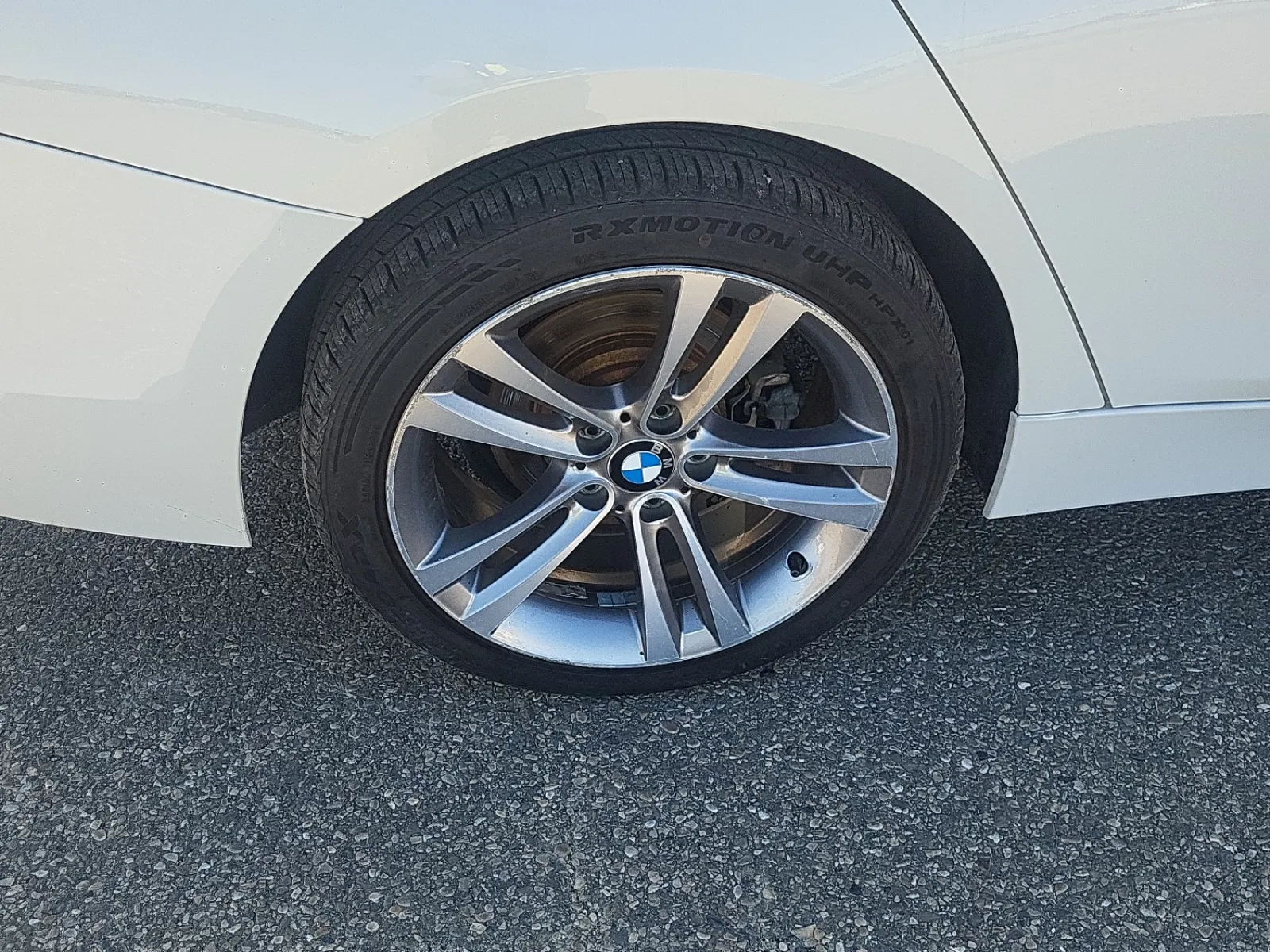 Right Rear Wheel/Tire Photo
