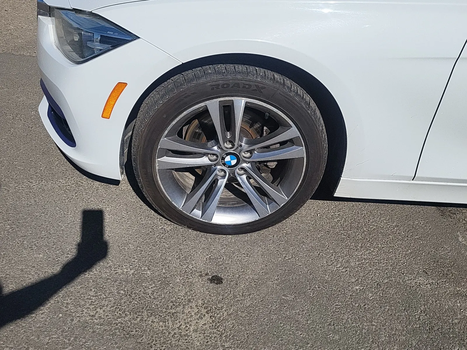 Front driver wheel/tire photo