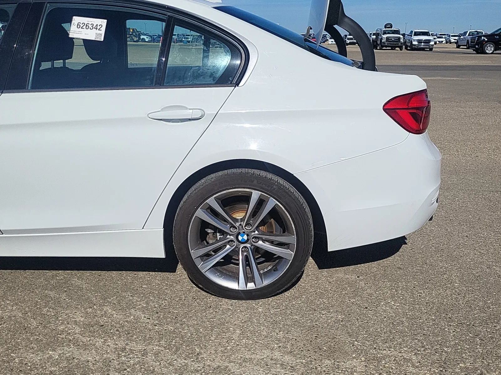 Left Rear Wheel/Tire Photo