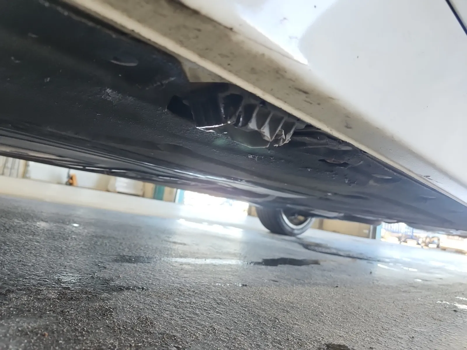 Undercarriage - Driver Photo