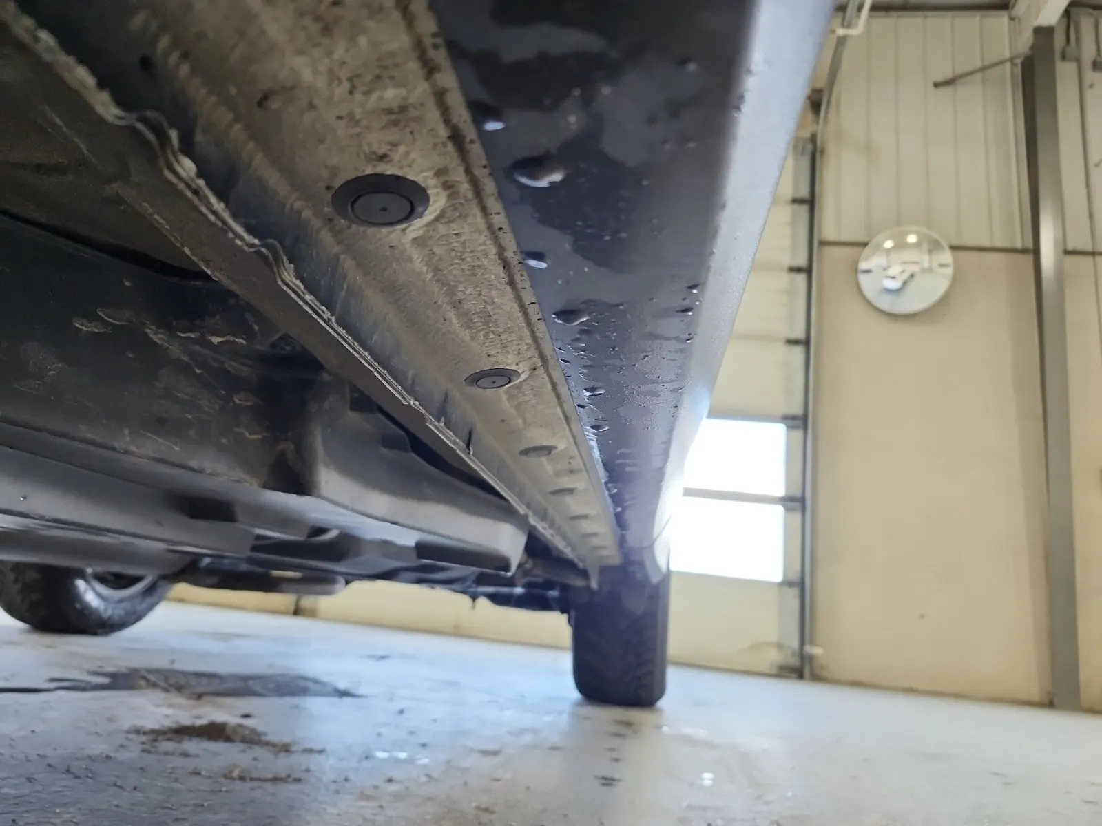 Undercarriage - Driver Photo