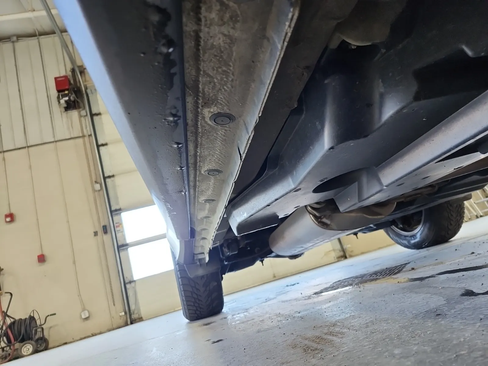 Undercarriage - Passenger Photo