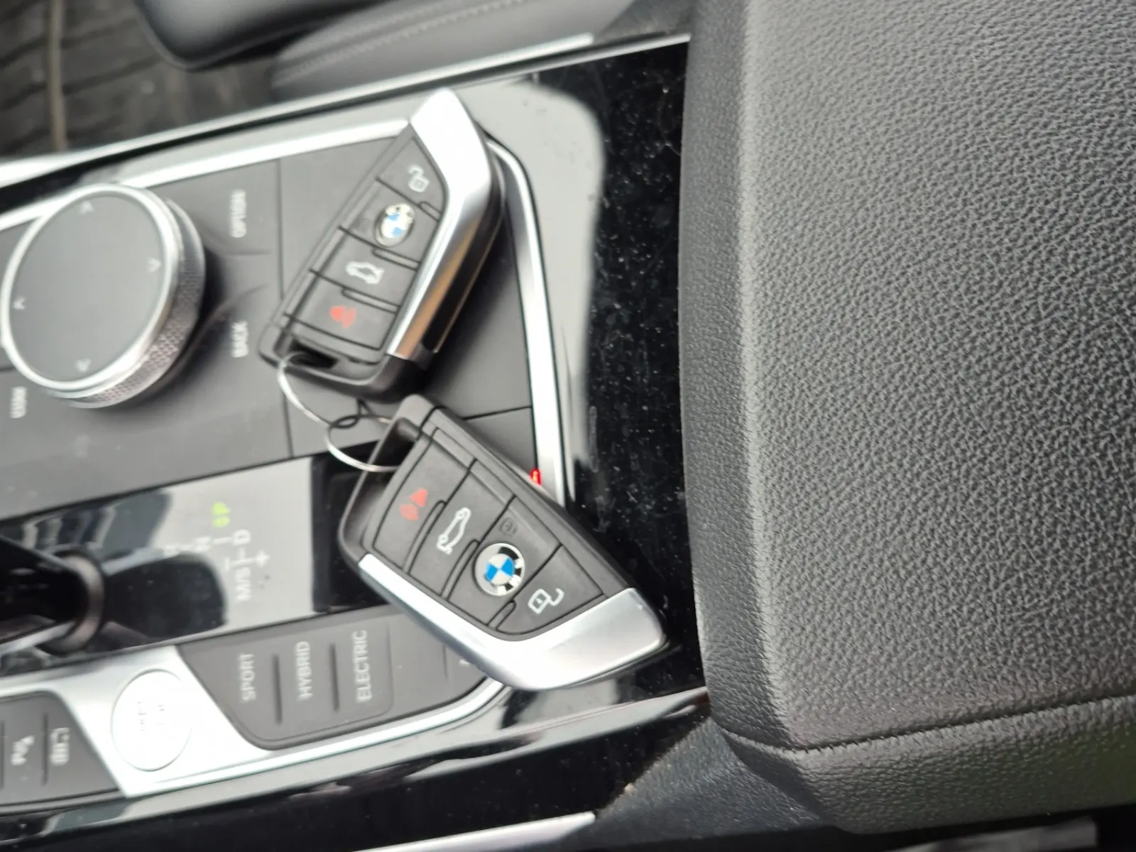 Keys/Fobs/Manual Photo