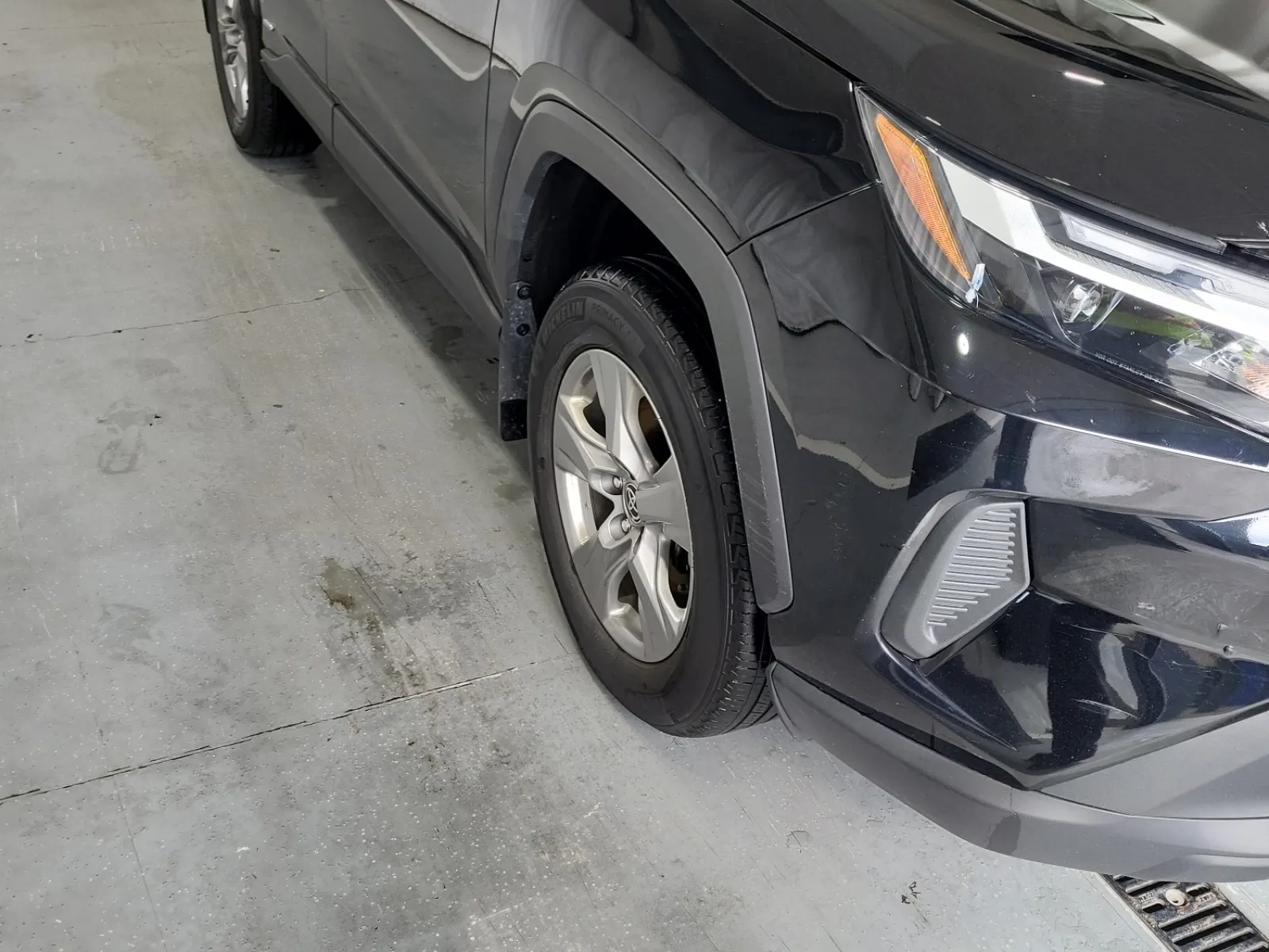 Right Front Wheel/Tire Photo