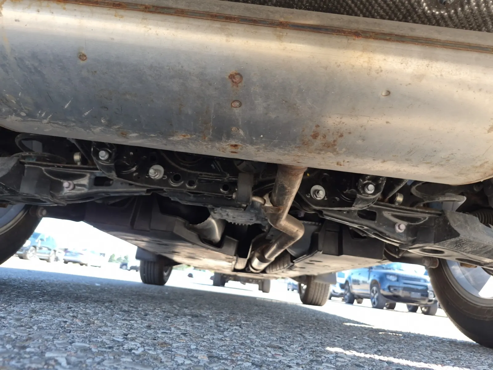 Undercarriage - Rear Photo
