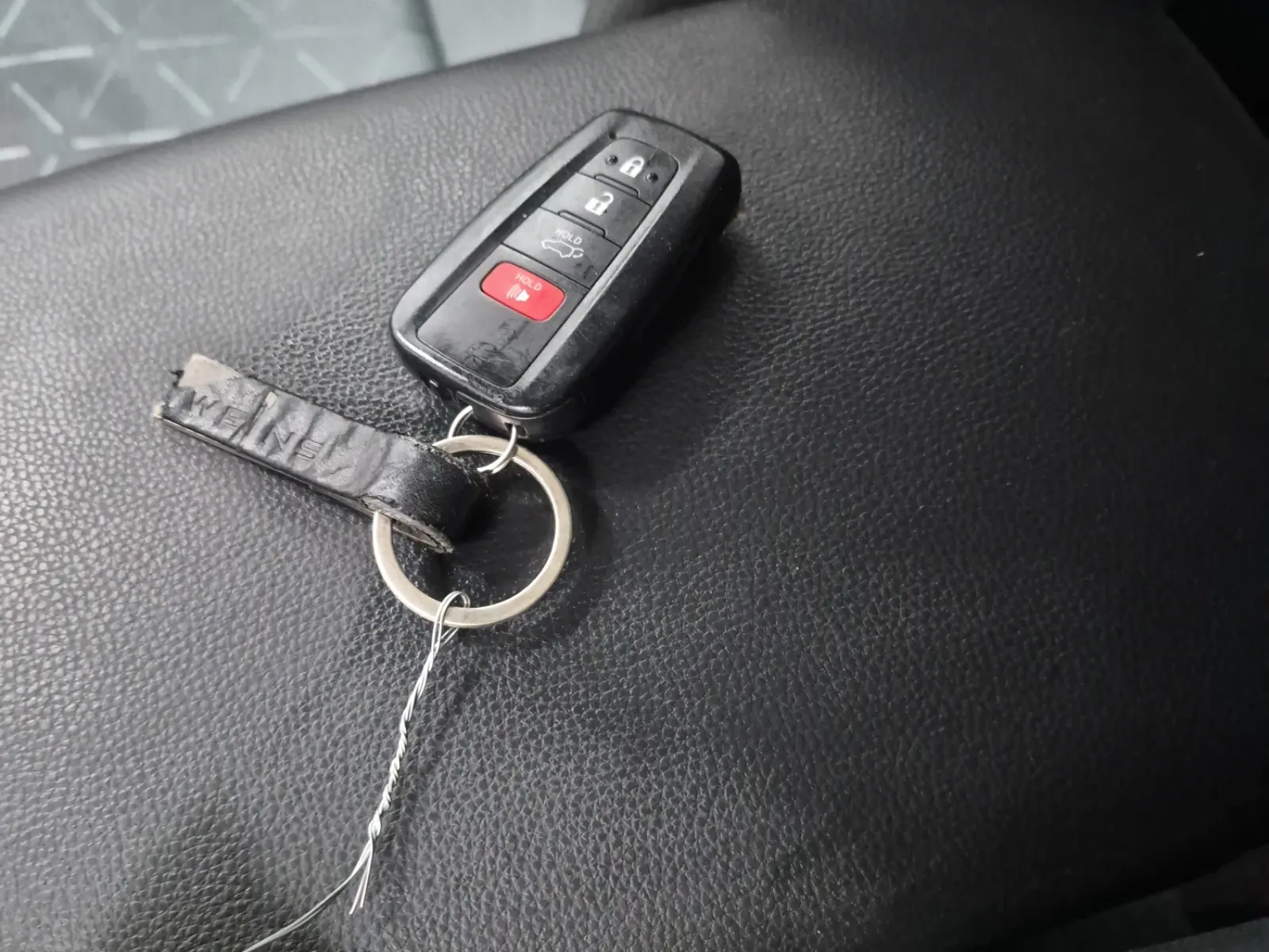 Keys/Fobs/Manual Photo