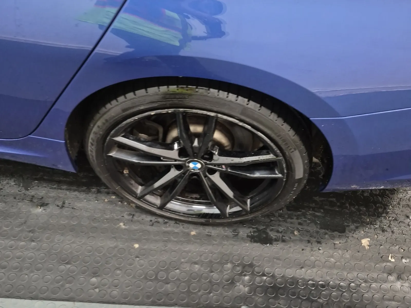 Left Rear Wheel/Tire Photo