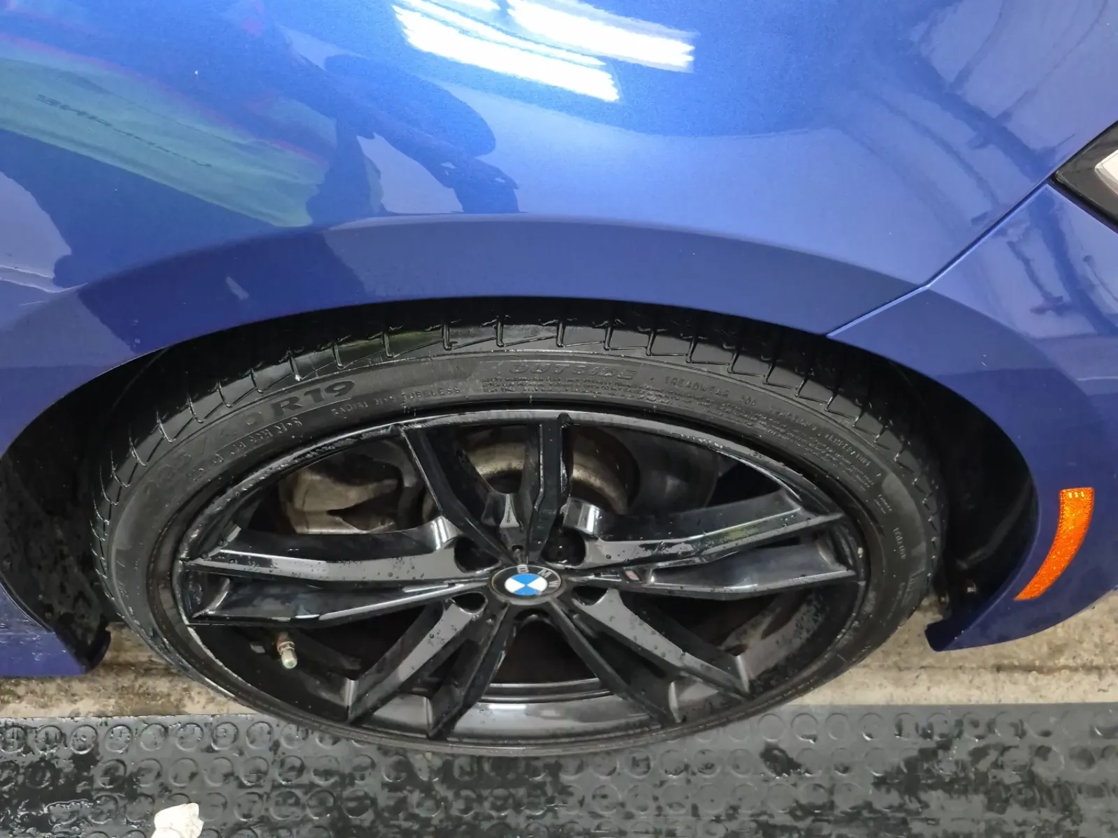 Right Front Wheel/Tire Photo