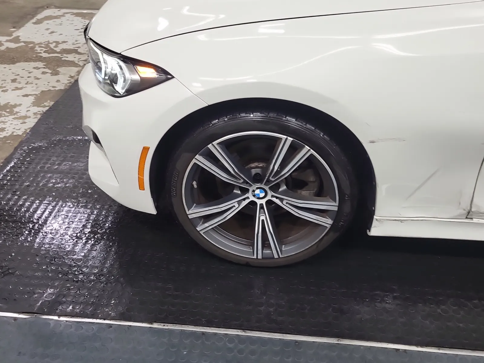 Front driver wheel/tire photo