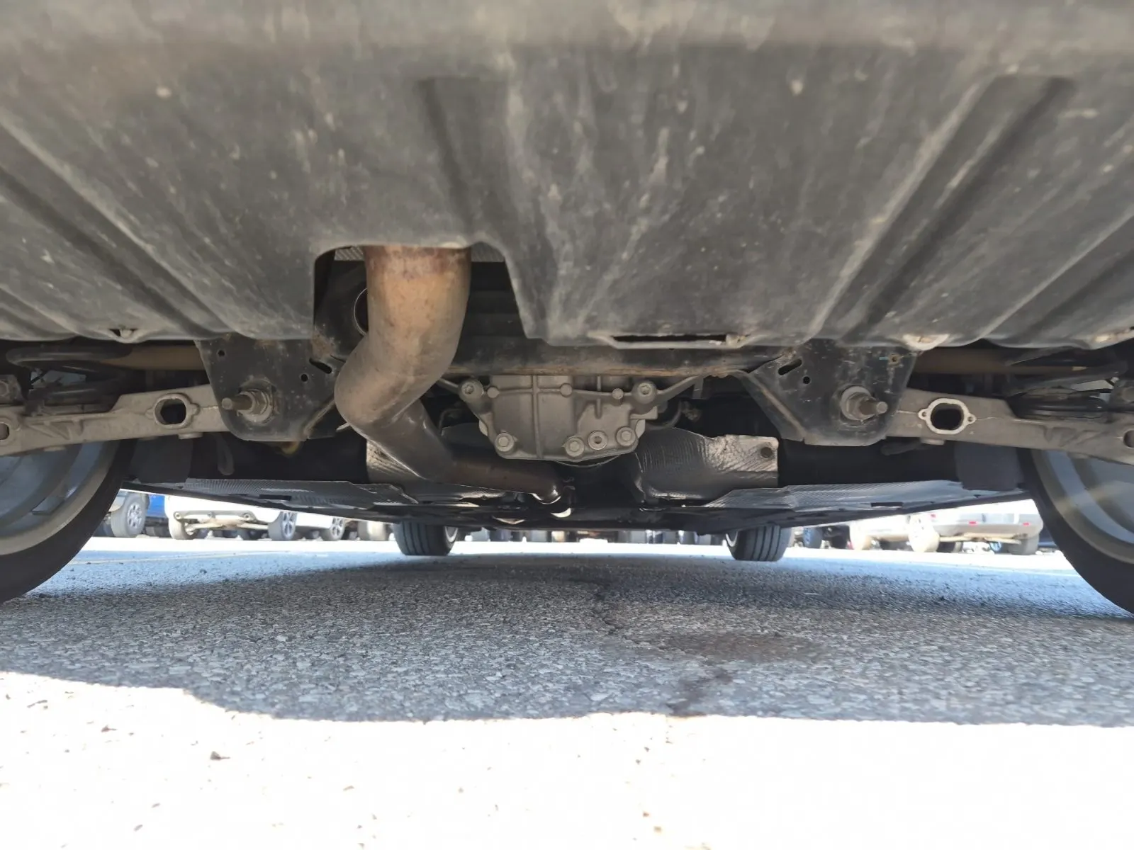 Undercarriage - Rear Photo