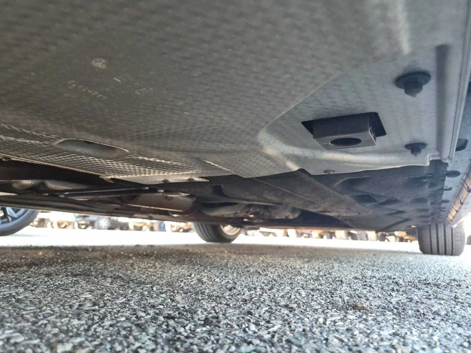Undercarriage - Passenger Photo