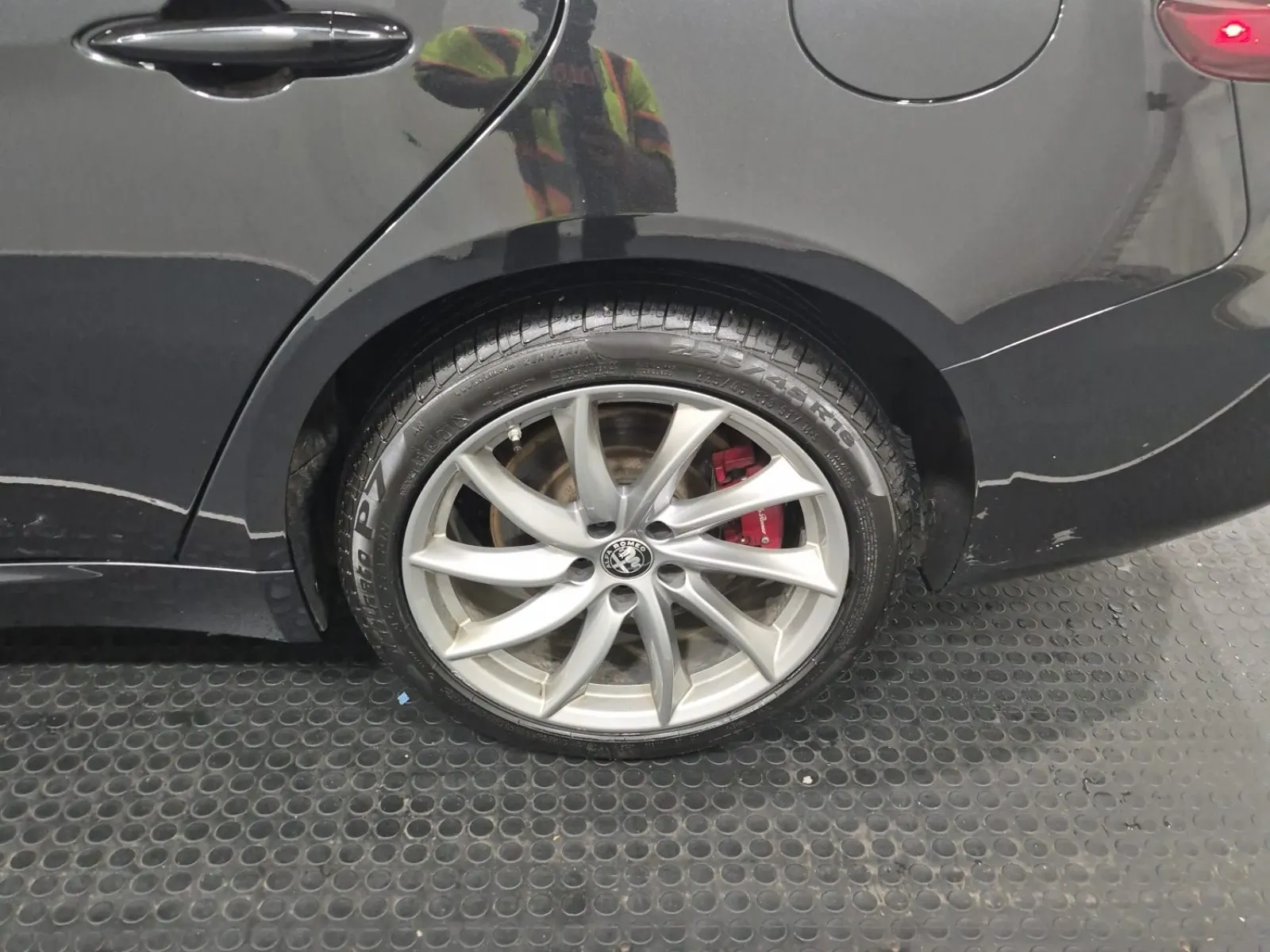 Left Rear Wheel/Tire Photo