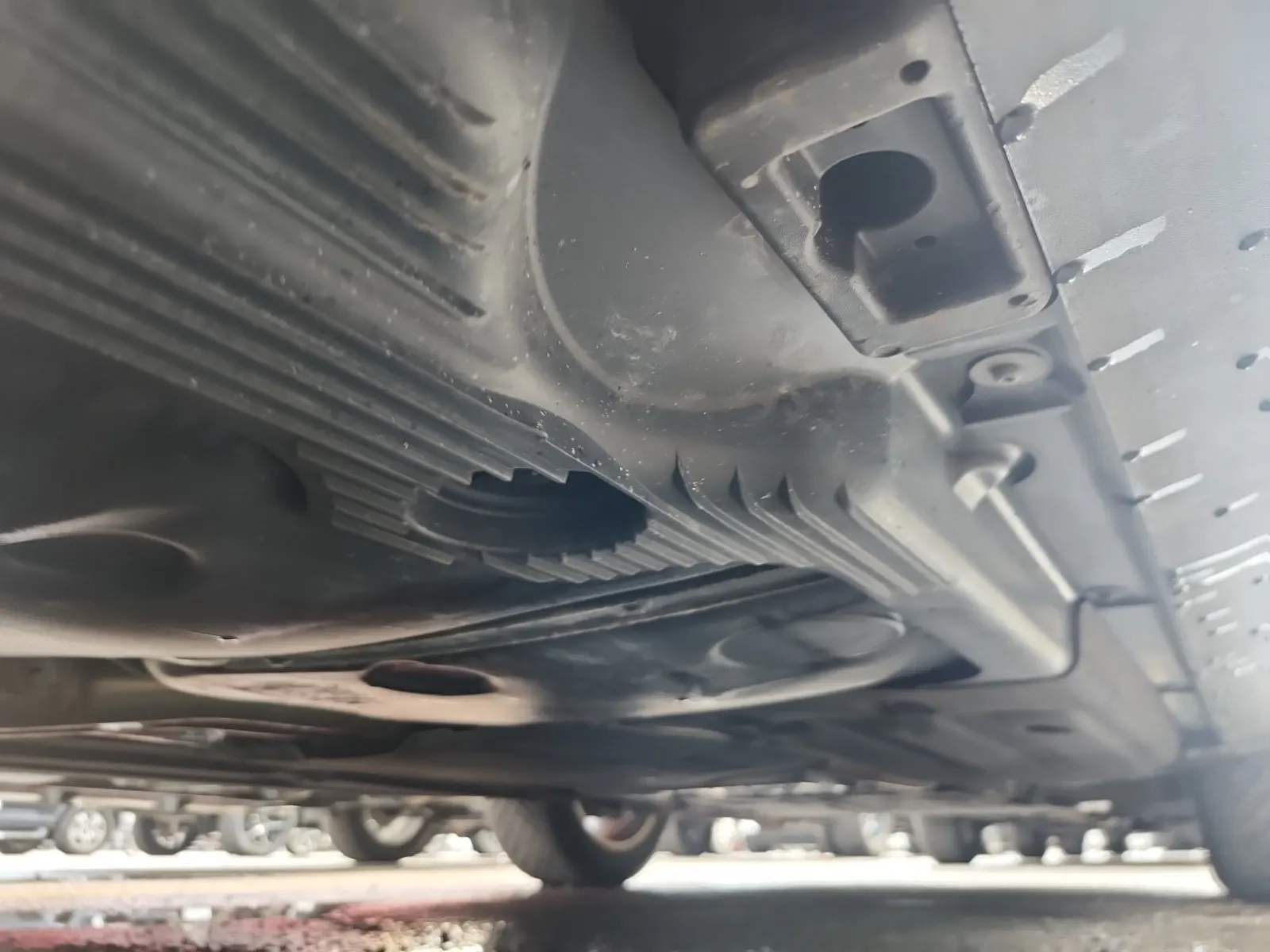 Undercarriage - Passenger Photo