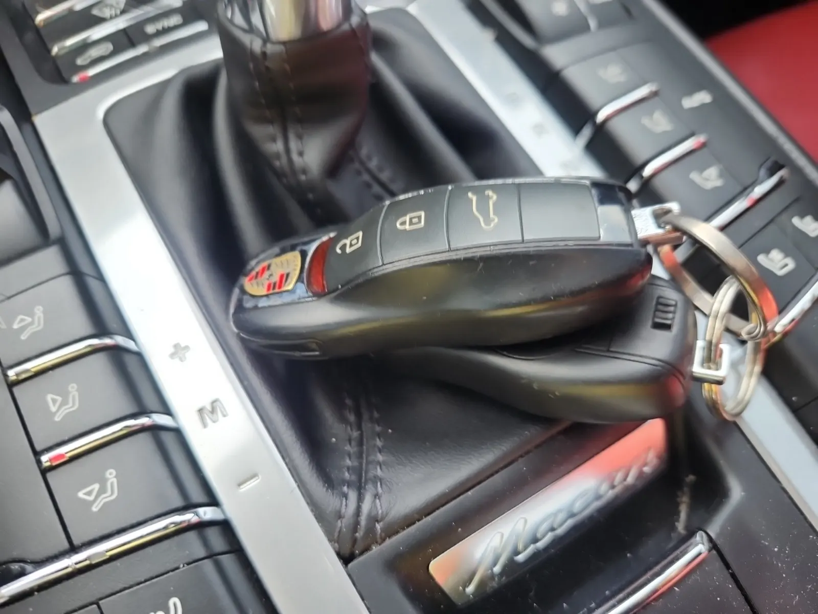 Keys/Fobs/Manual Photo