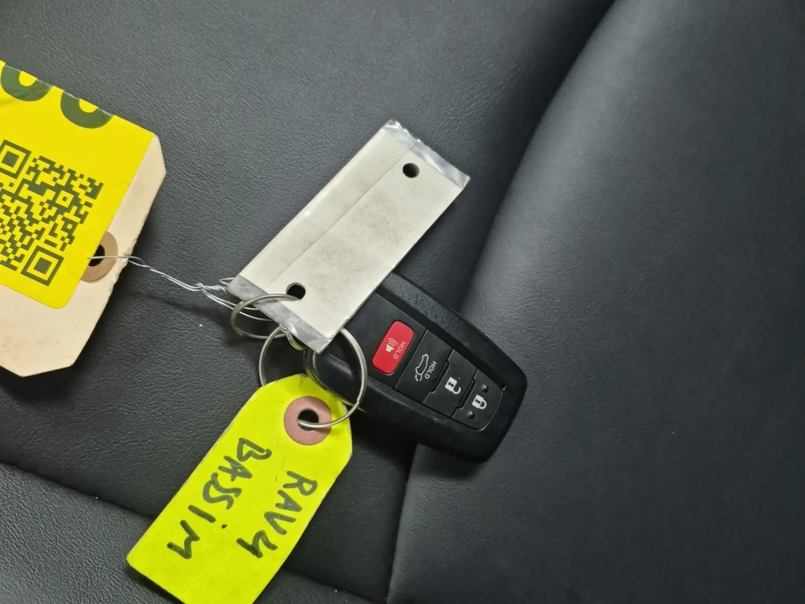Keys/Fobs/Manual Photo