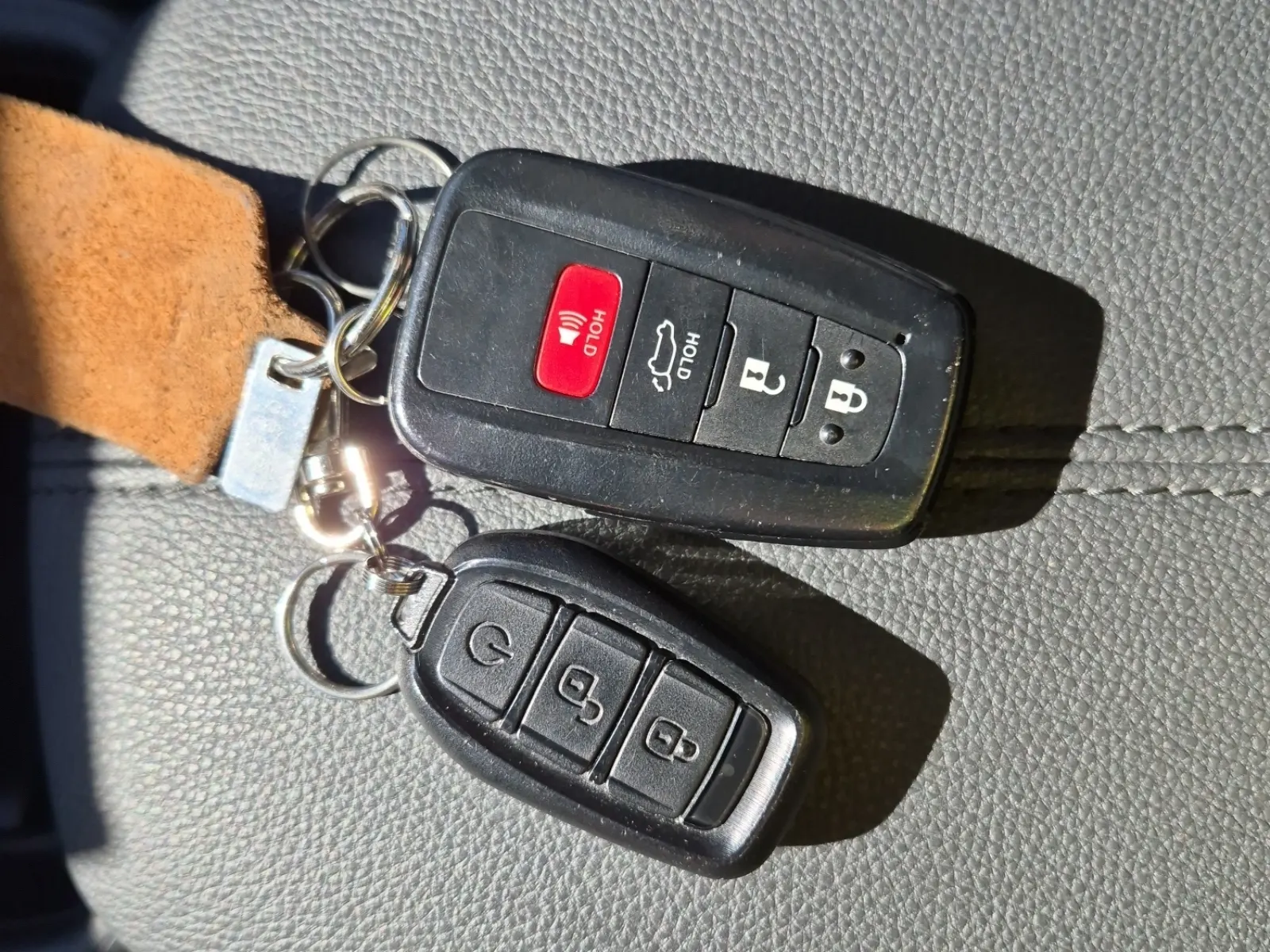 Keys/Fobs/Manual Photo