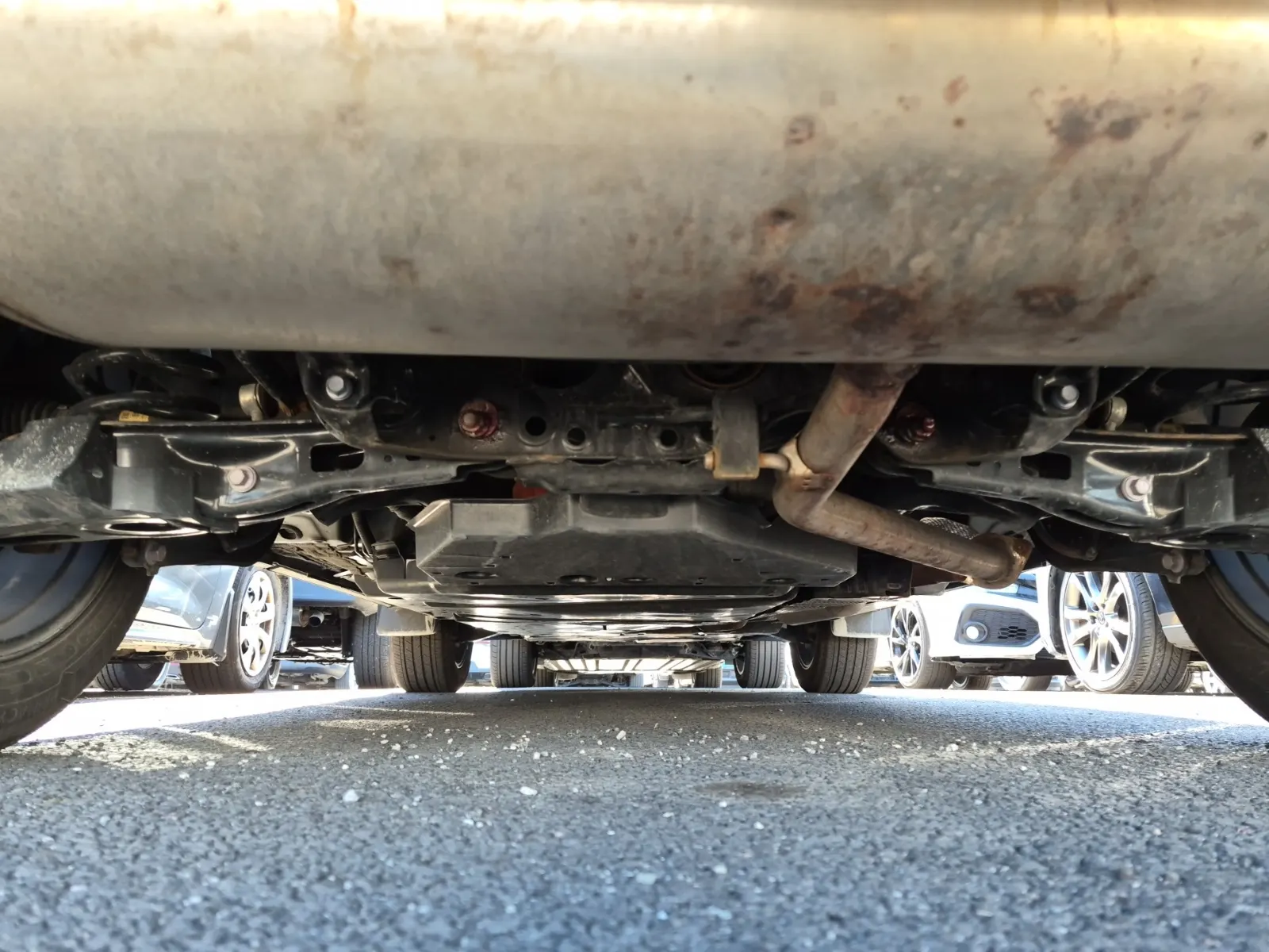 Undercarriage - Rear Photo