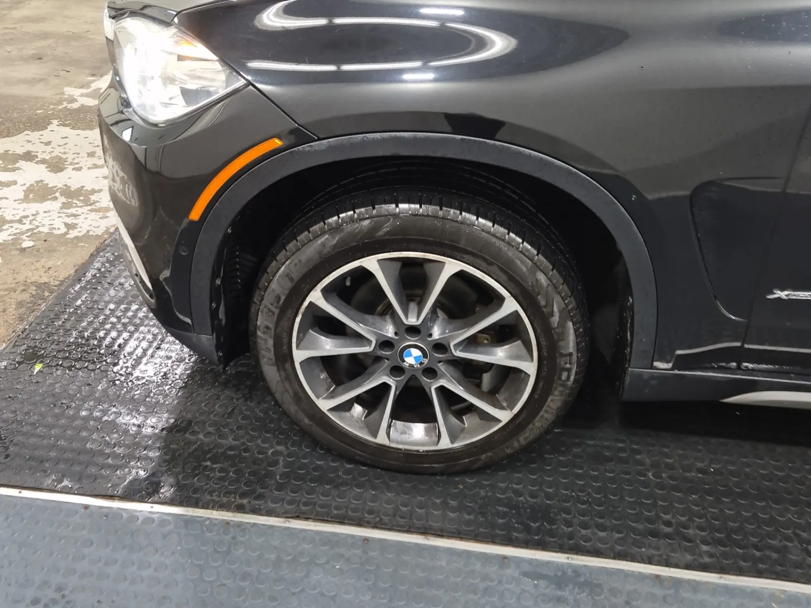 Front driver wheel/tire photo