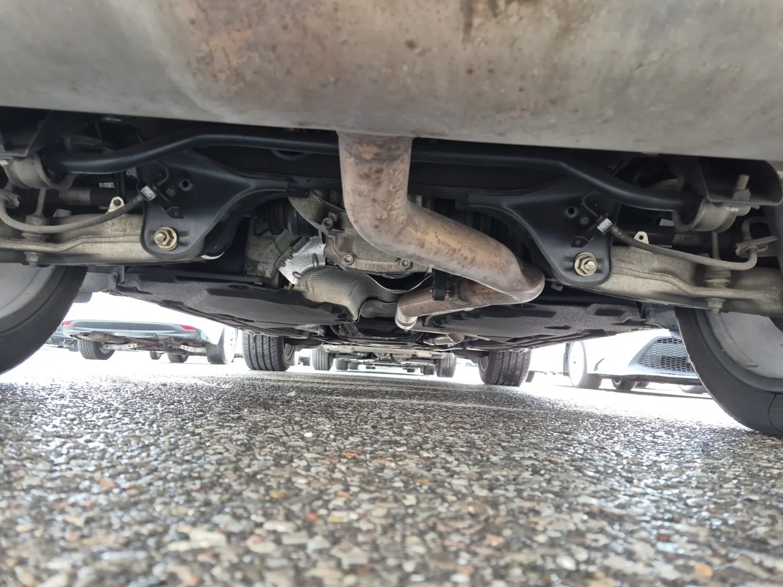 Undercarriage - Rear Photo
