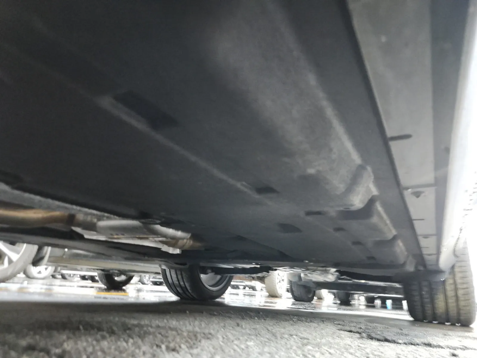 Undercarriage - Driver Photo