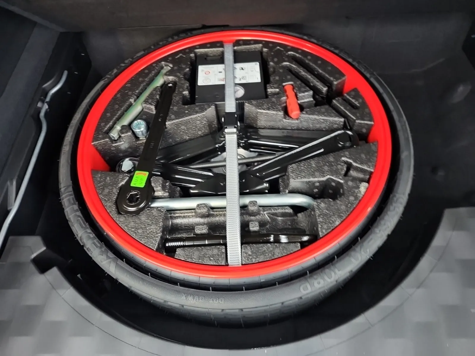 Spare Tire & Wheel Photo