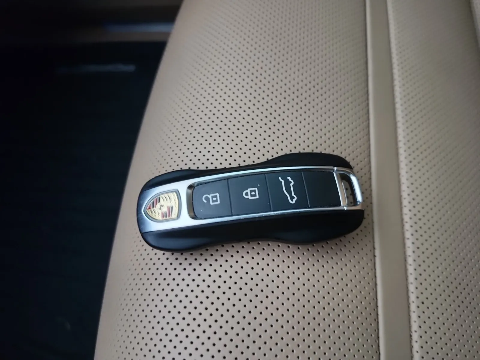 Keys/Fobs/Manual Photo