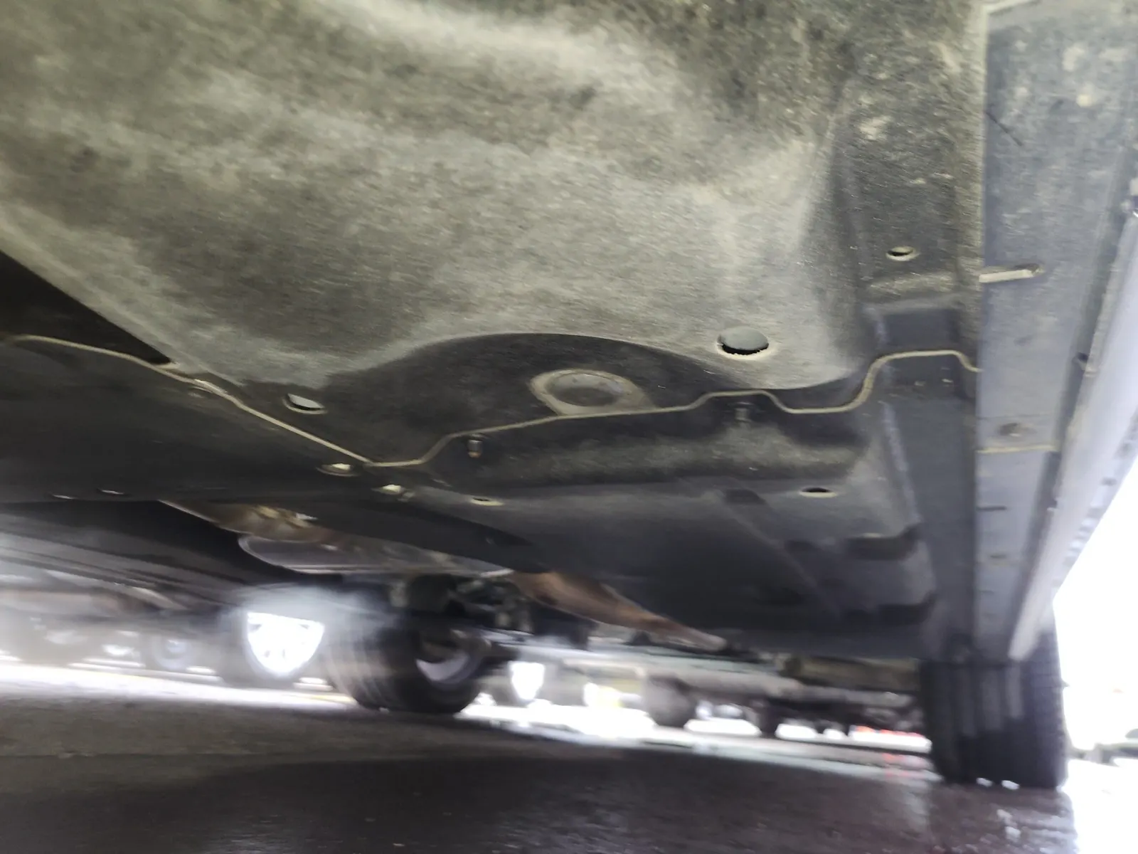 Undercarriage - Passenger Photo