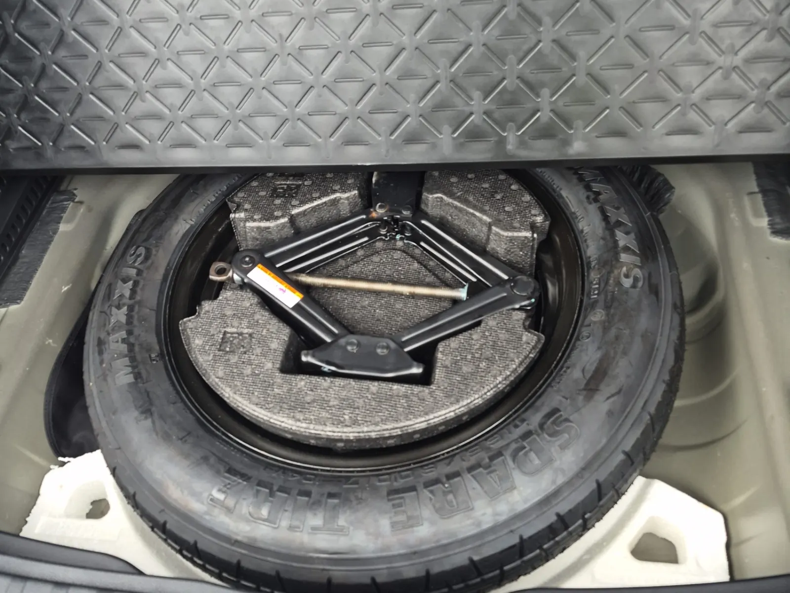 Spare Tire & Wheel Photo