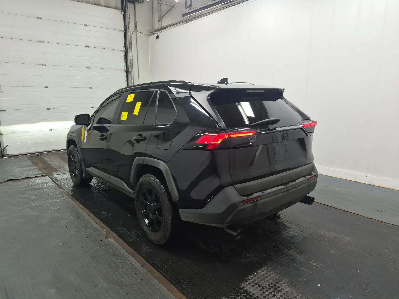 Driver Rear 3/4 Photo
