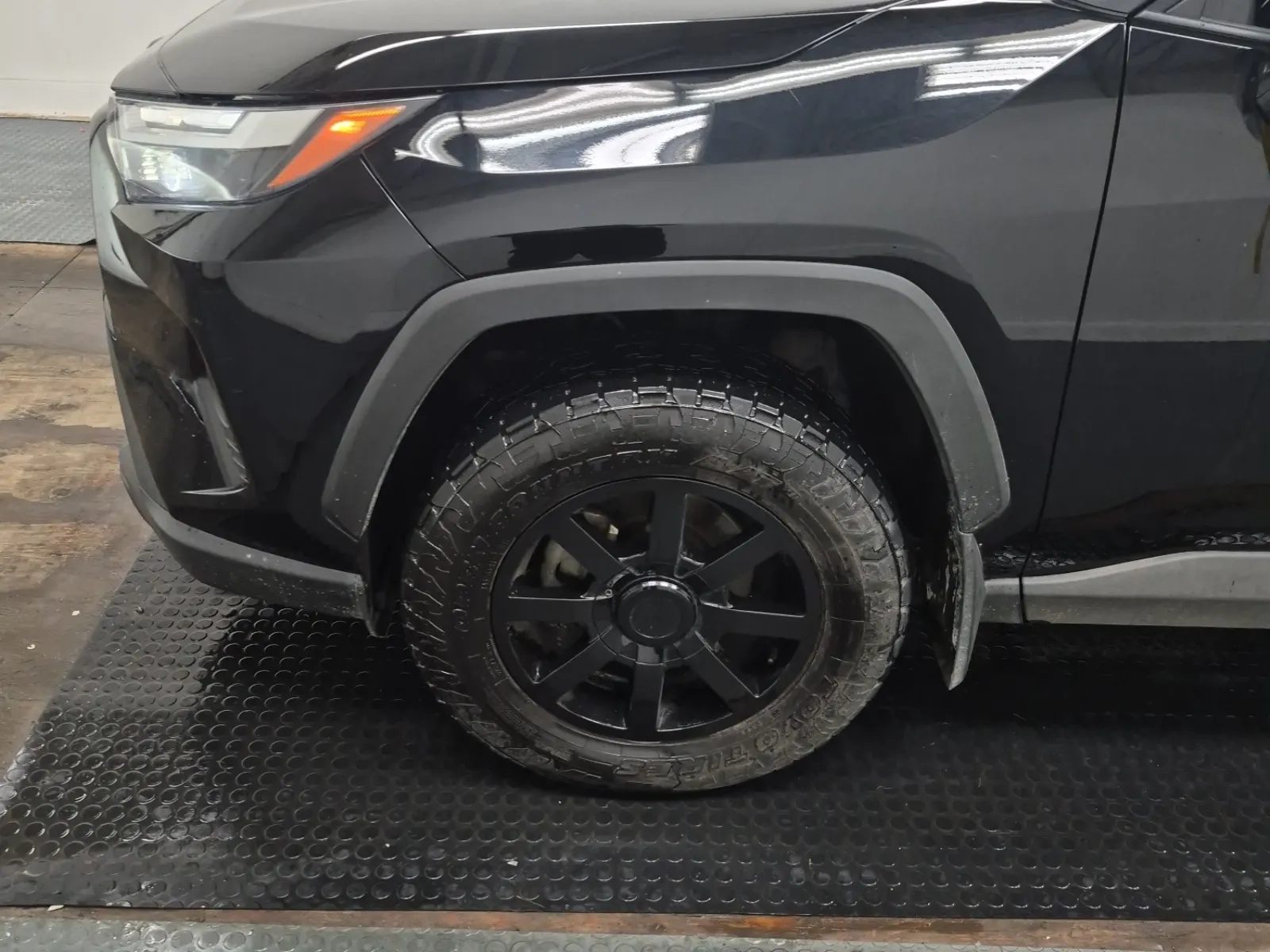 Front driver wheel/tire photo
