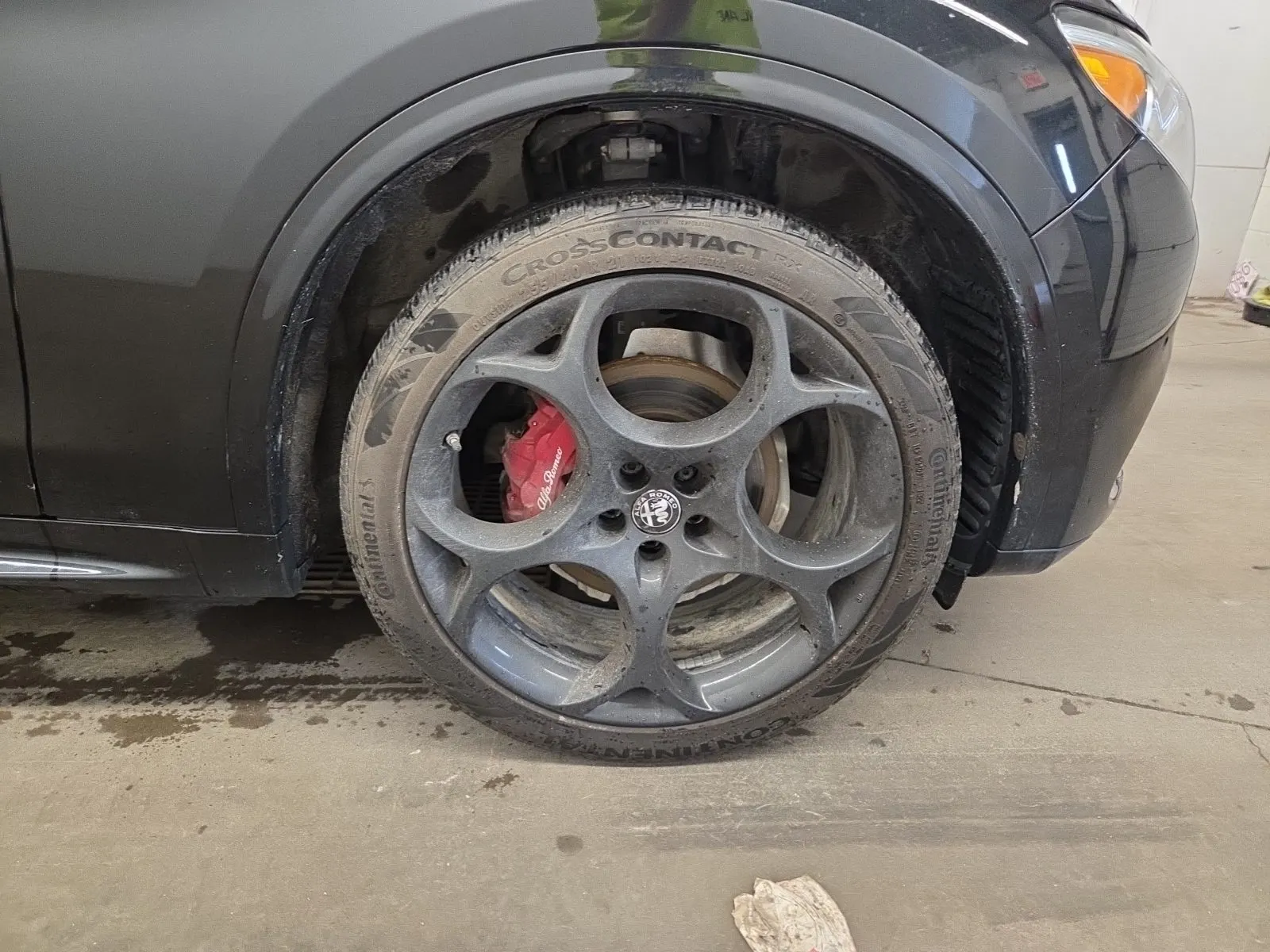 Right Front Wheel/Tire Photo