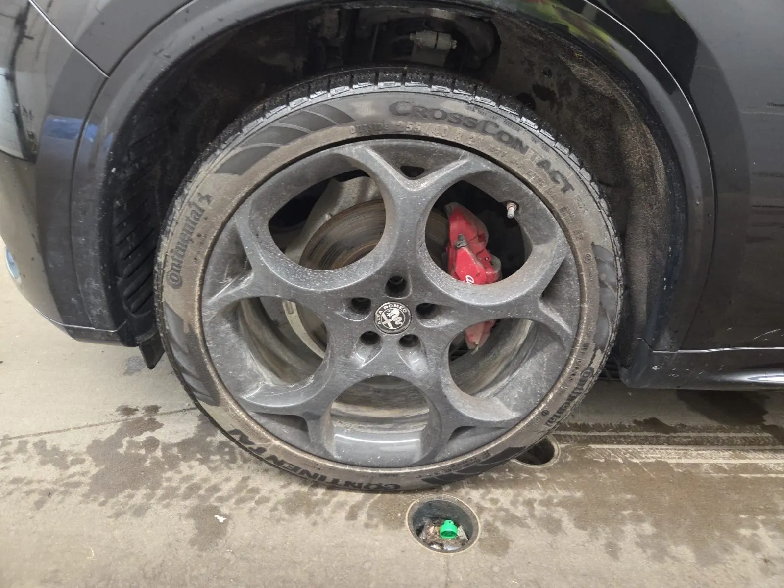 Front driver wheel/tire photo