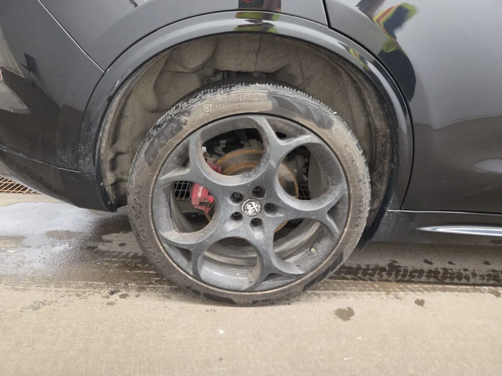 Right Rear Wheel/Tire Photo