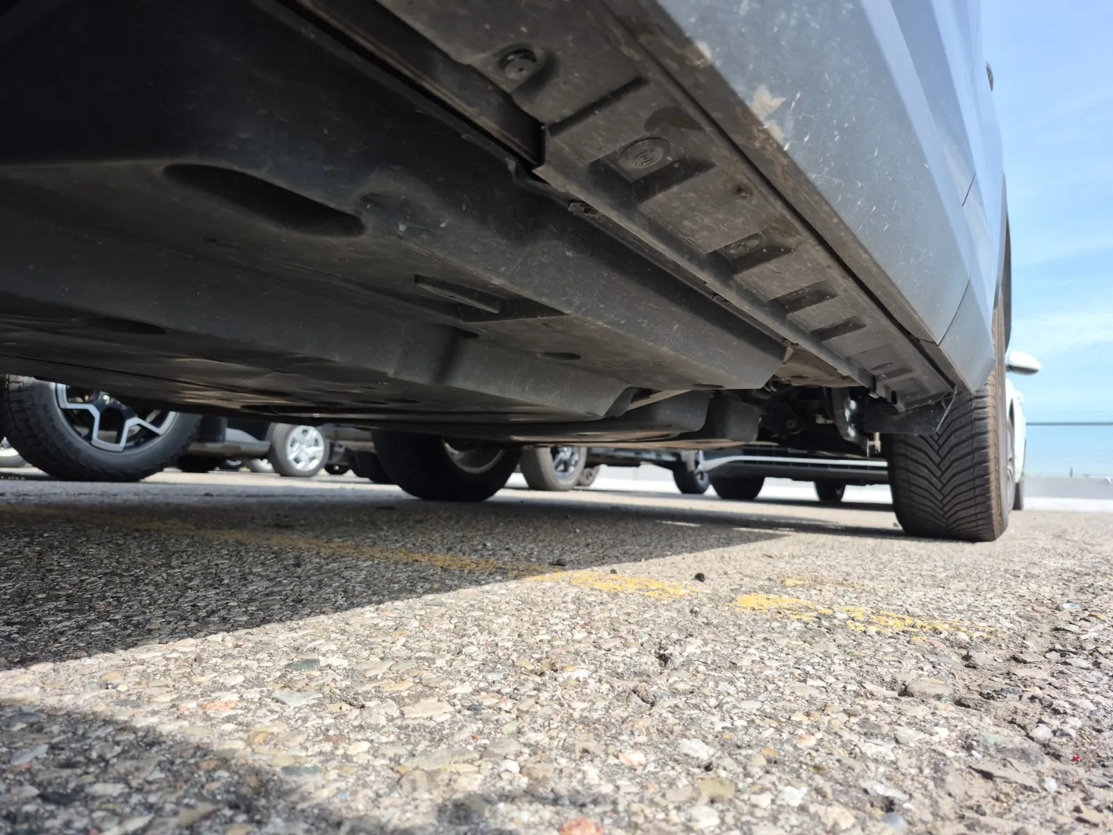 Undercarriage - Driver Photo