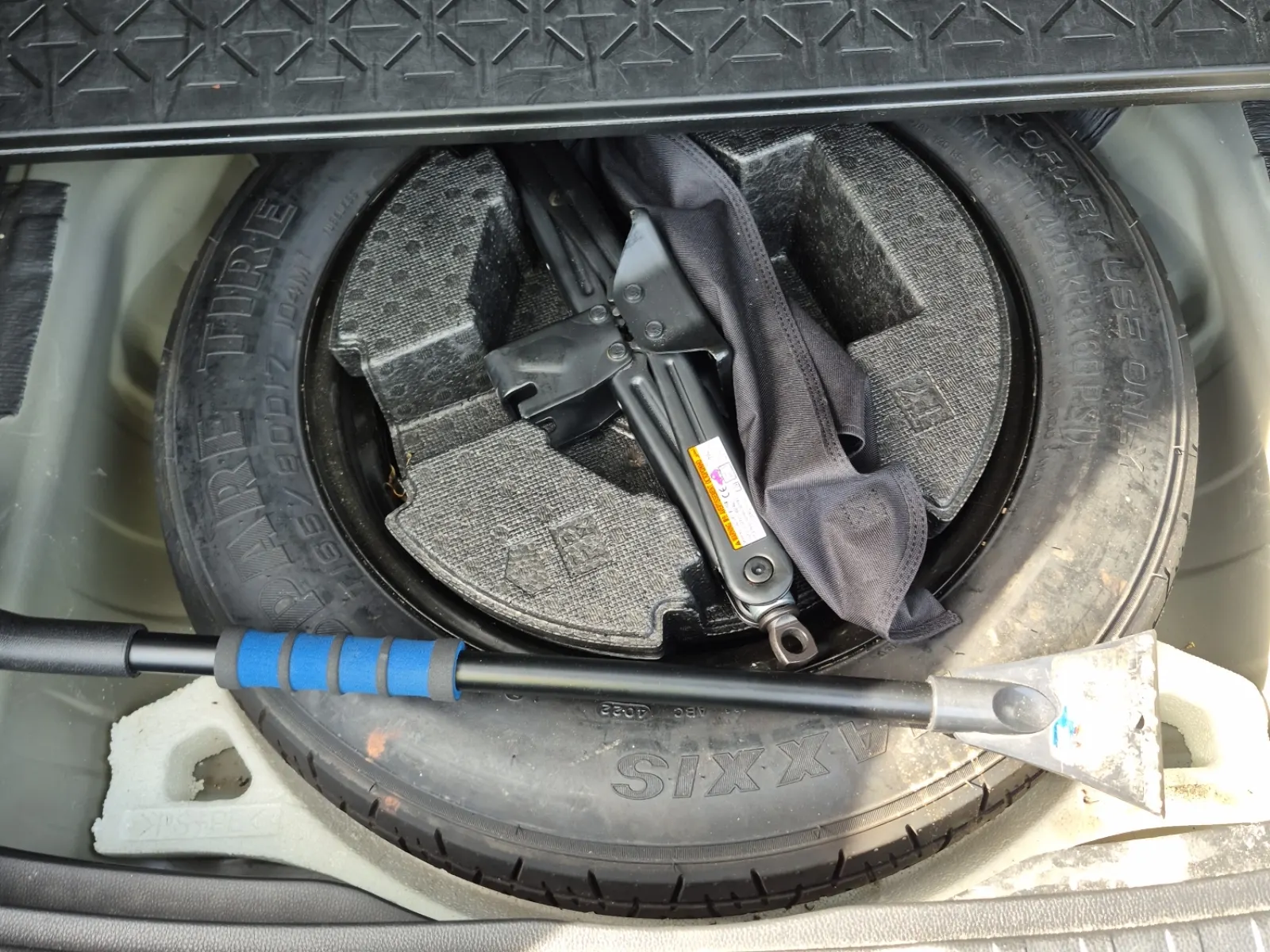 Spare Tire & Wheel Photo