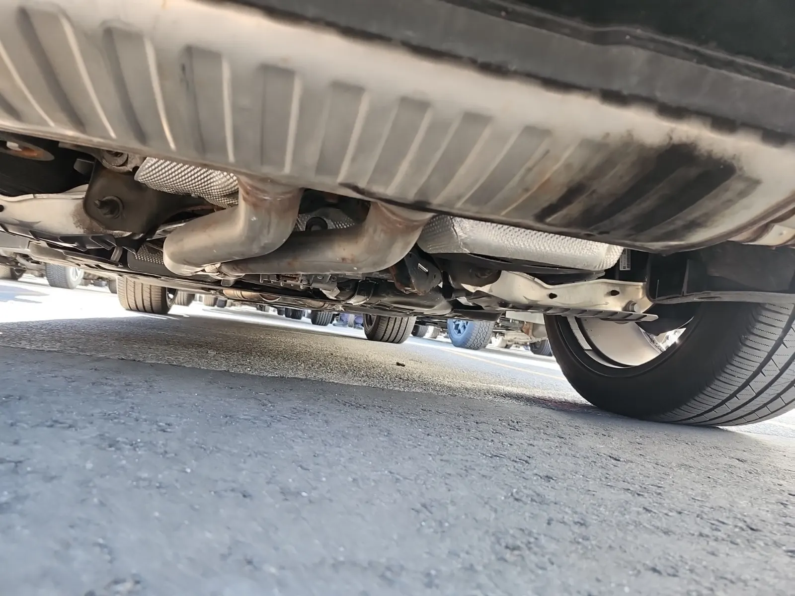 Undercarriage - Rear Photo