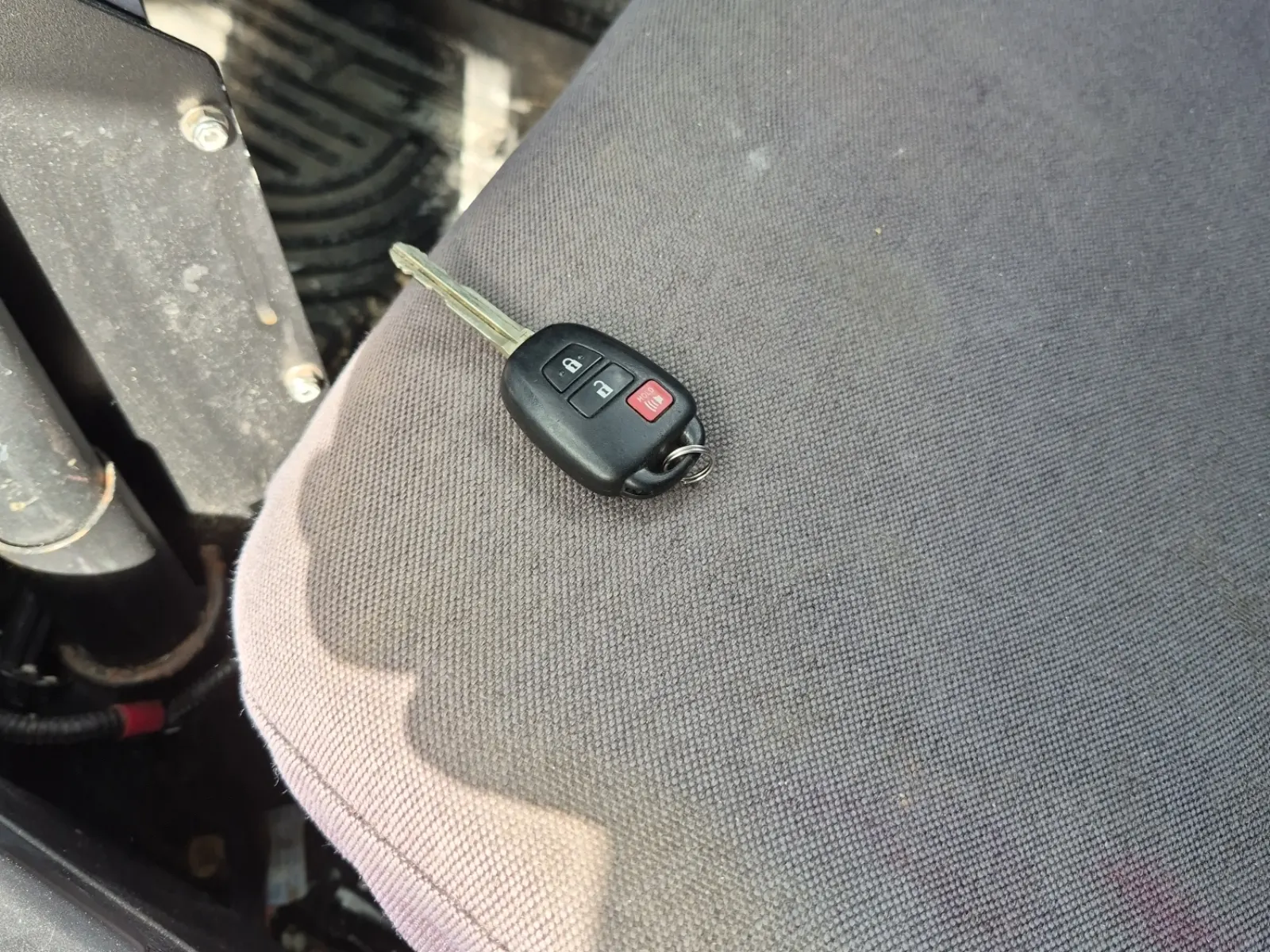 Keys/Fobs/Manual Photo