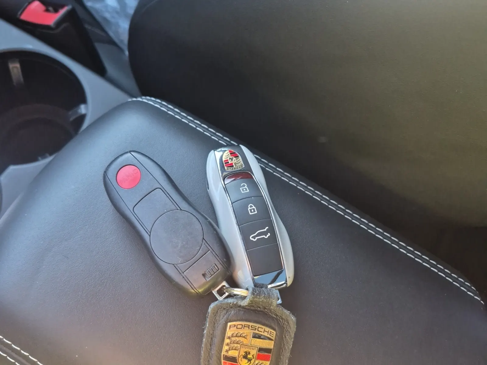 Keys/Fobs/Manual Photo