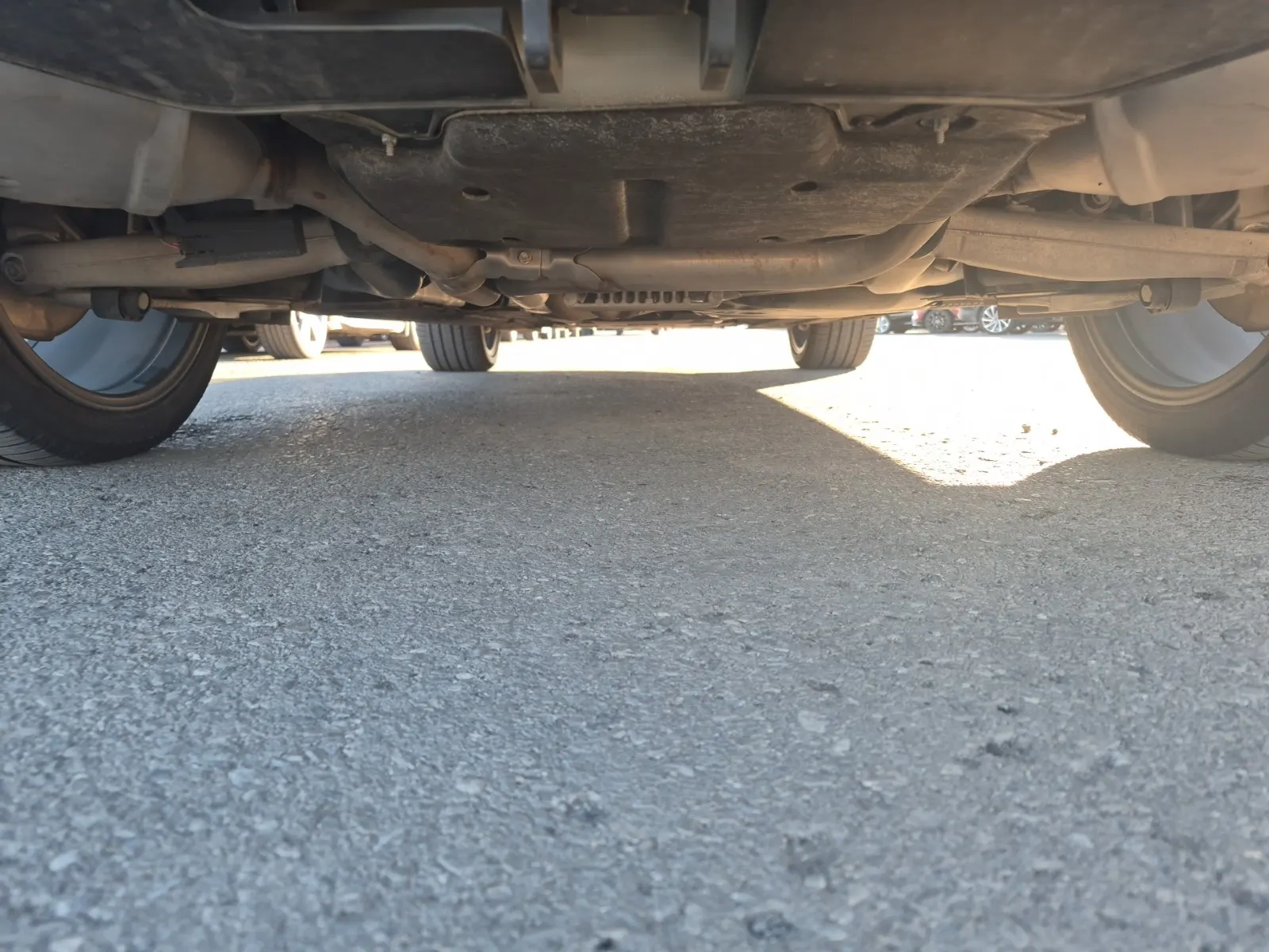 Undercarriage - Rear Photo