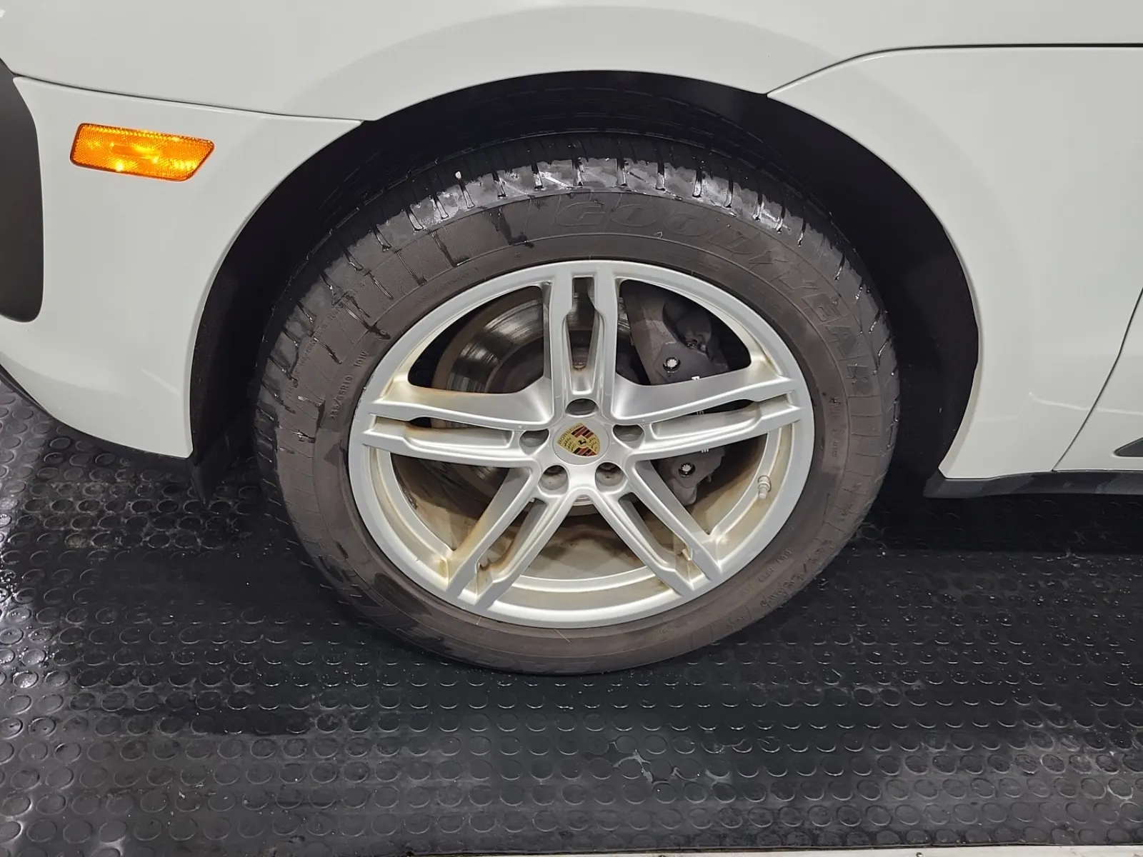 Front driver wheel/tire photo