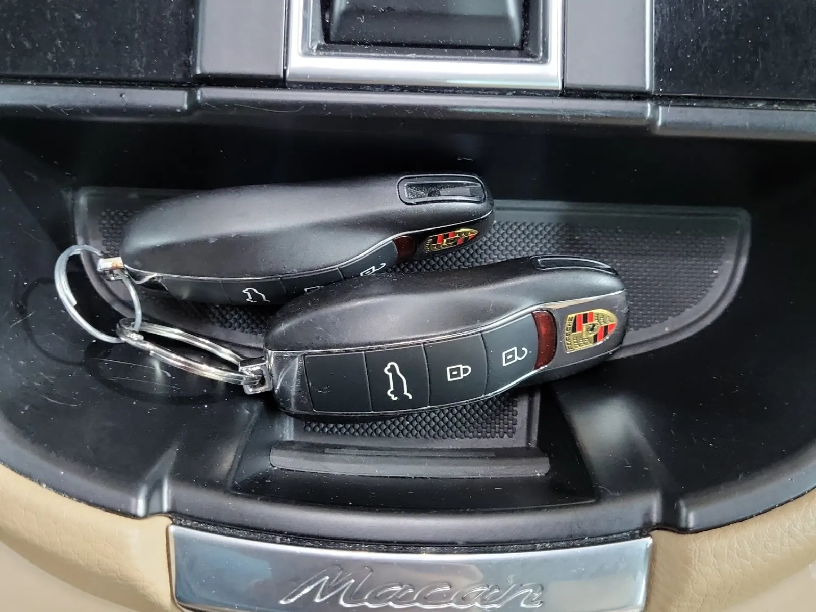 Keys/Fobs/Manual Photo