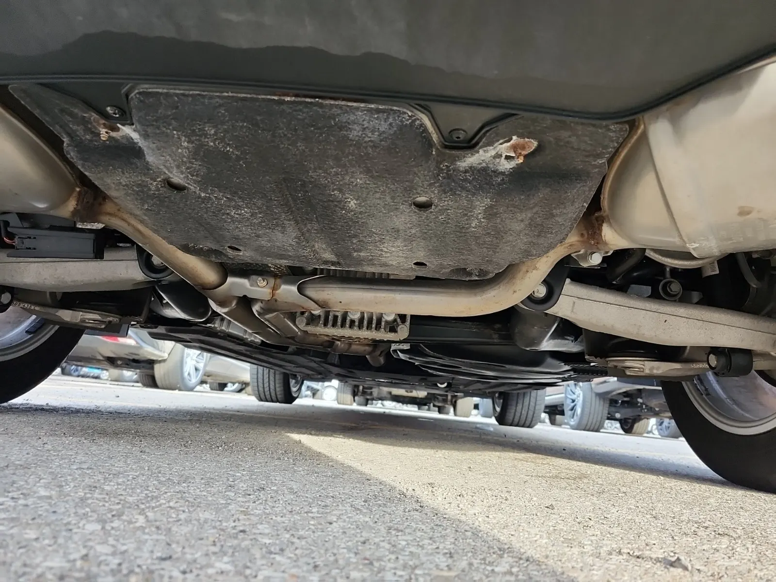 Undercarriage - Rear Photo