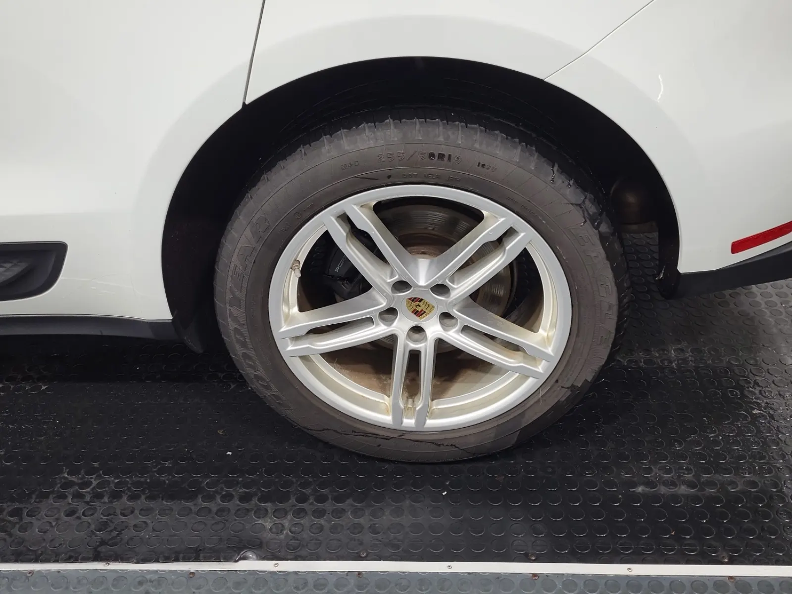 Left Rear Wheel/Tire Photo