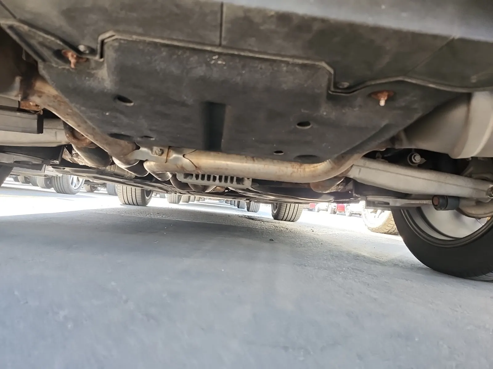Undercarriage - Rear Photo